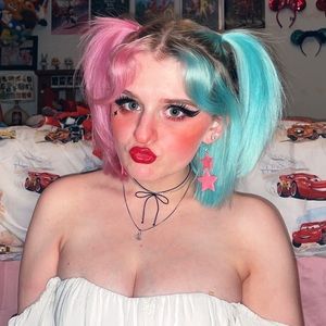 Meet your Posher, Carly